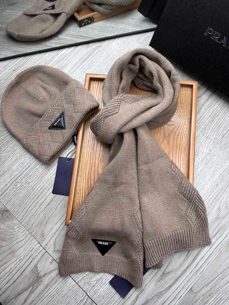 Prada Beanies&Scarf-005