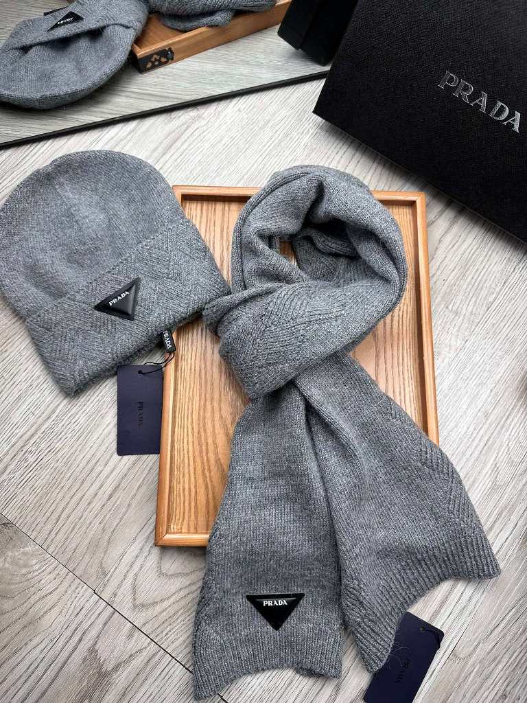 Prada Beanies&Scarf-004