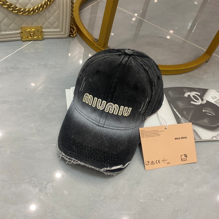 MiuMiu Cap-011