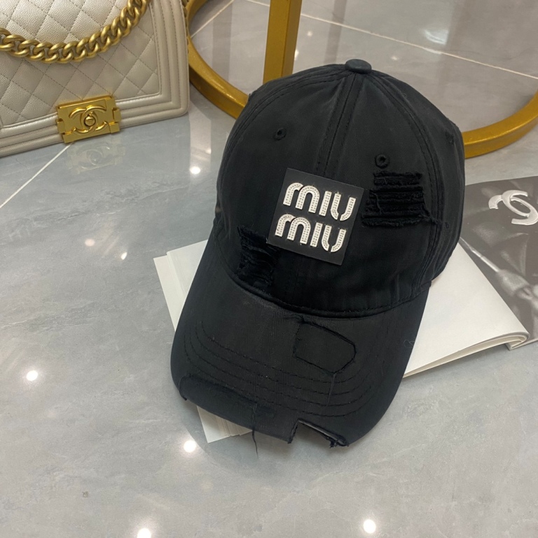 MiuMiu Cap-004