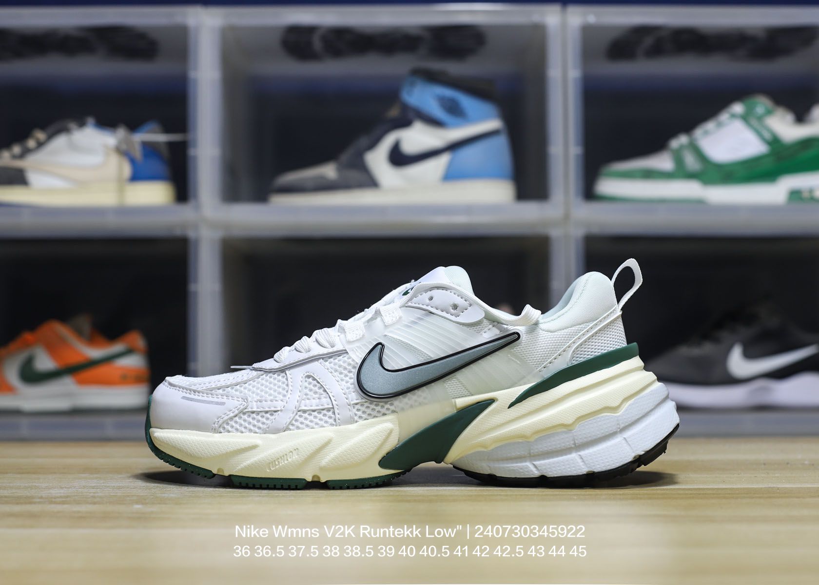 Nike Wmns V2K Runtekk Low-005