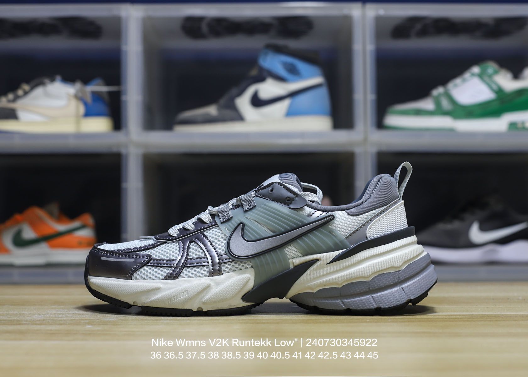 Nike Wmns V2K Runtekk Low-002