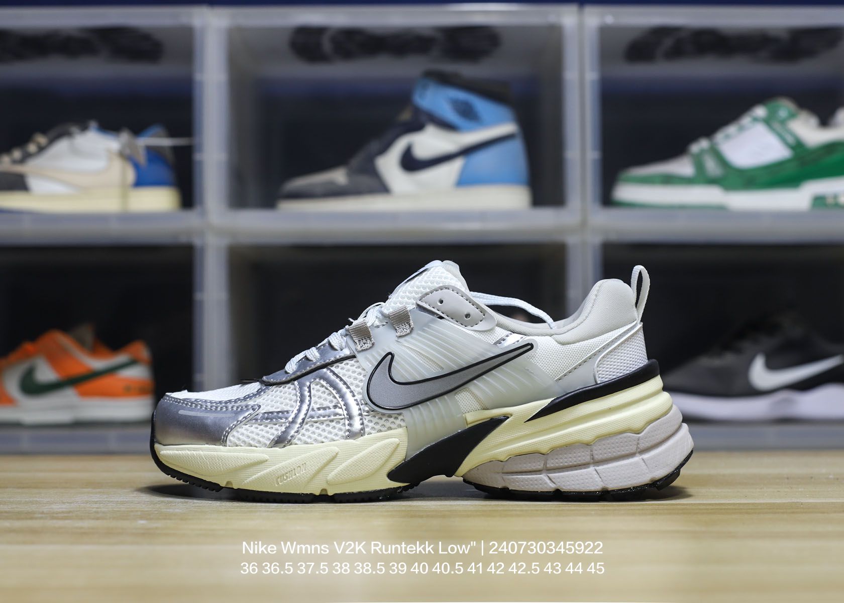 Nike Wmns V2K Runtekk Low-003