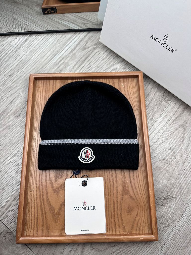 Moncler Beanies-177