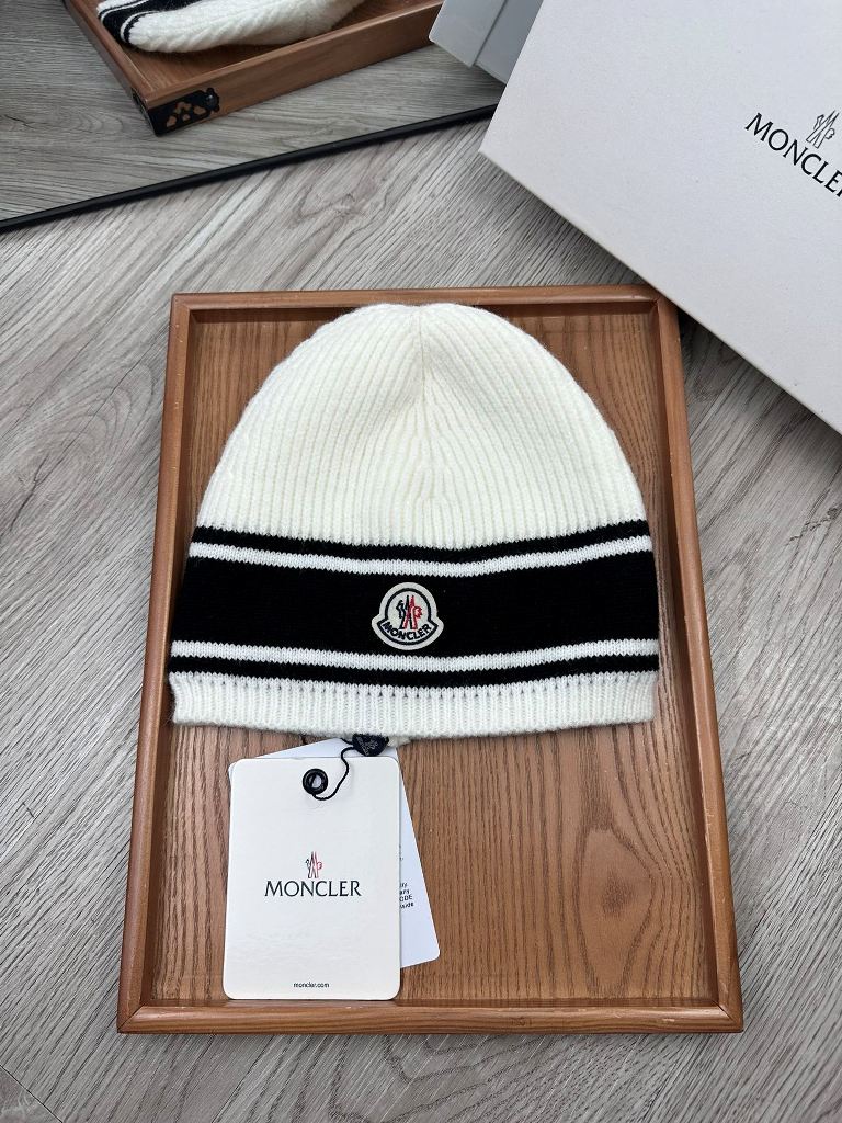Moncler Beanies-171