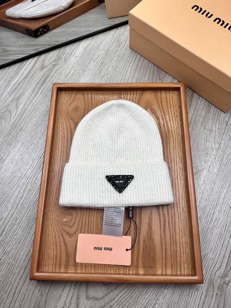 MiuMiu Beanies-001