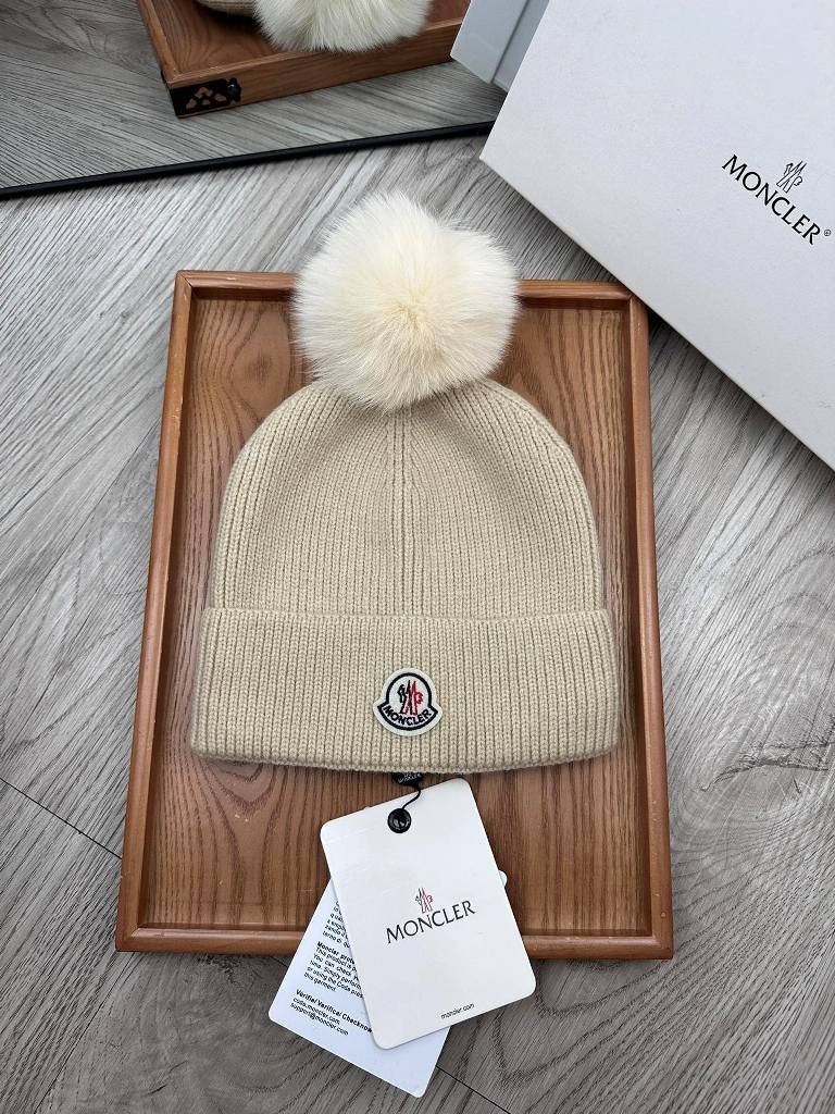 Moncler Beanies-153