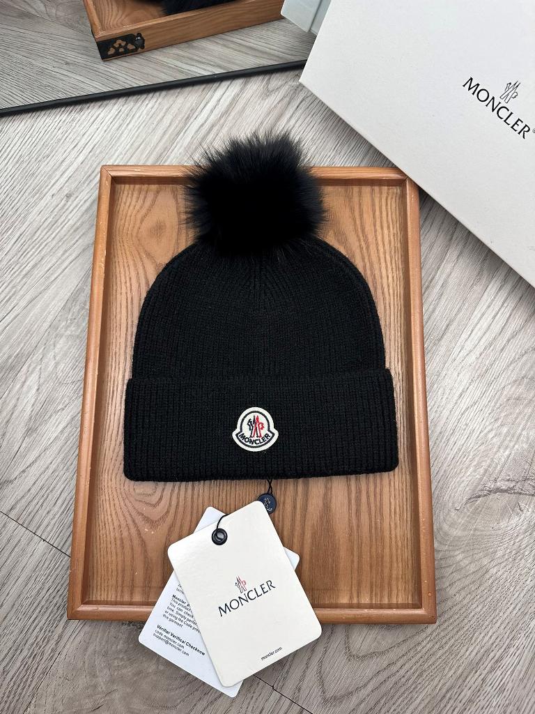 Moncler Beanies-144
