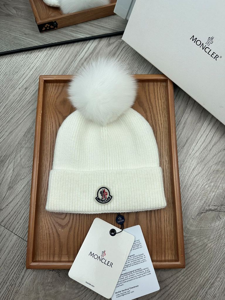 Moncler Beanies-142