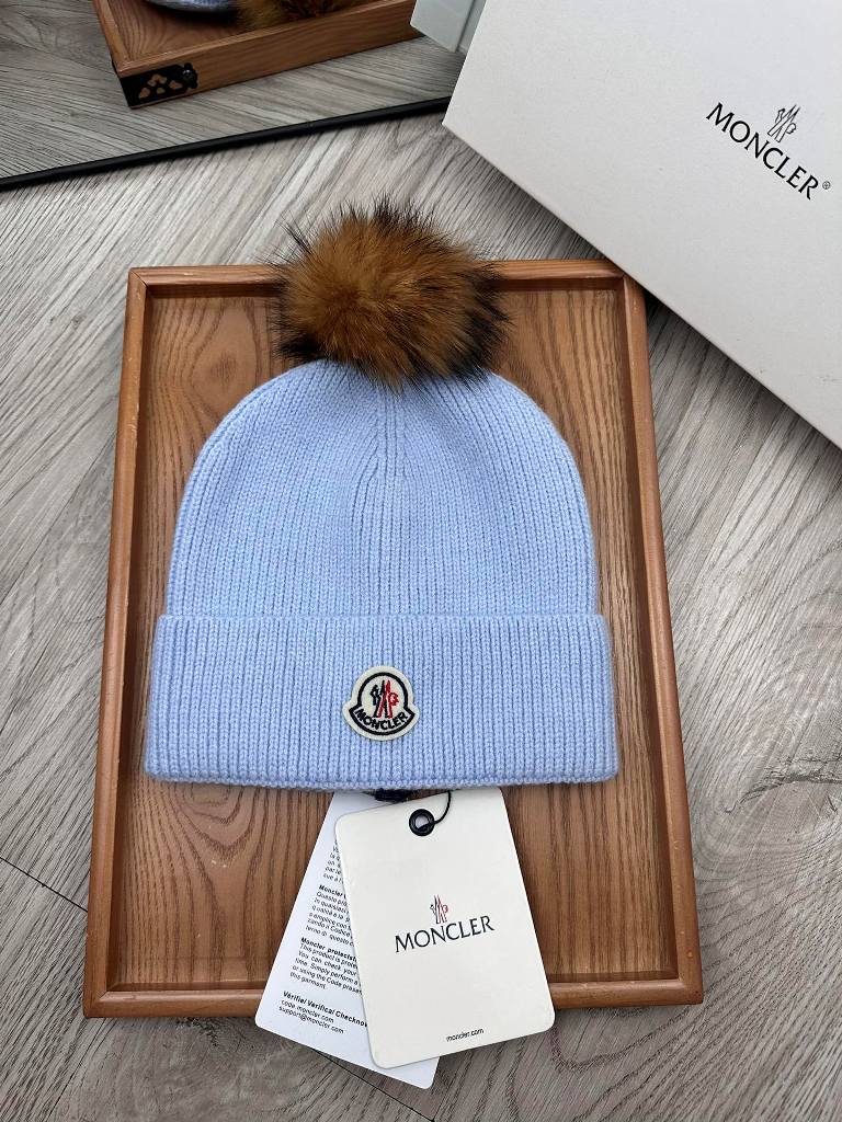 Moncler Beanies-140