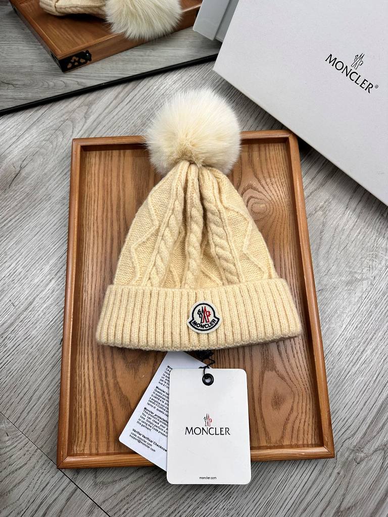 Moncler Beanies-111