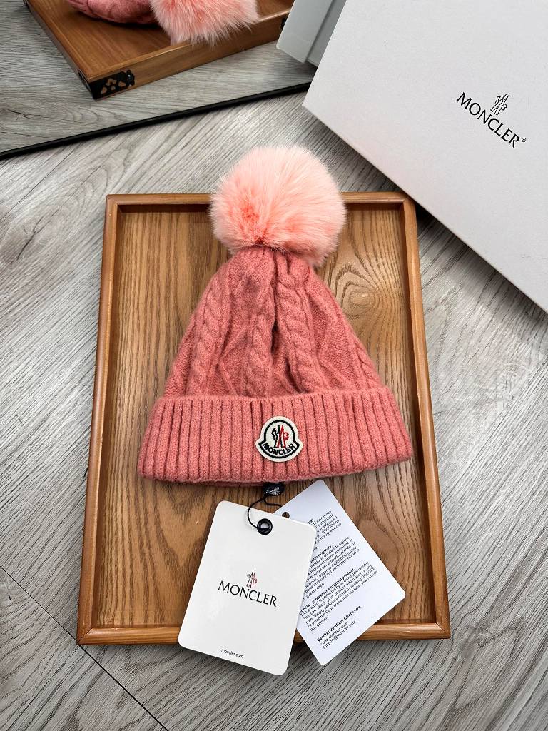 Moncler Beanies-110