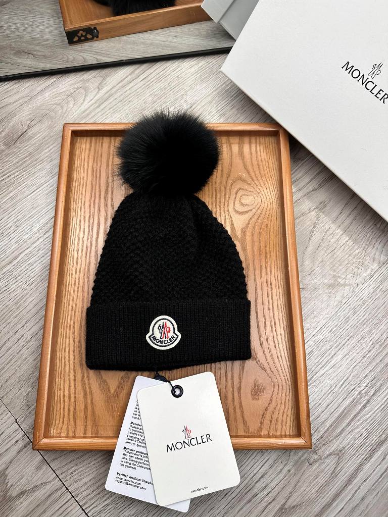 Moncler Beanies-108