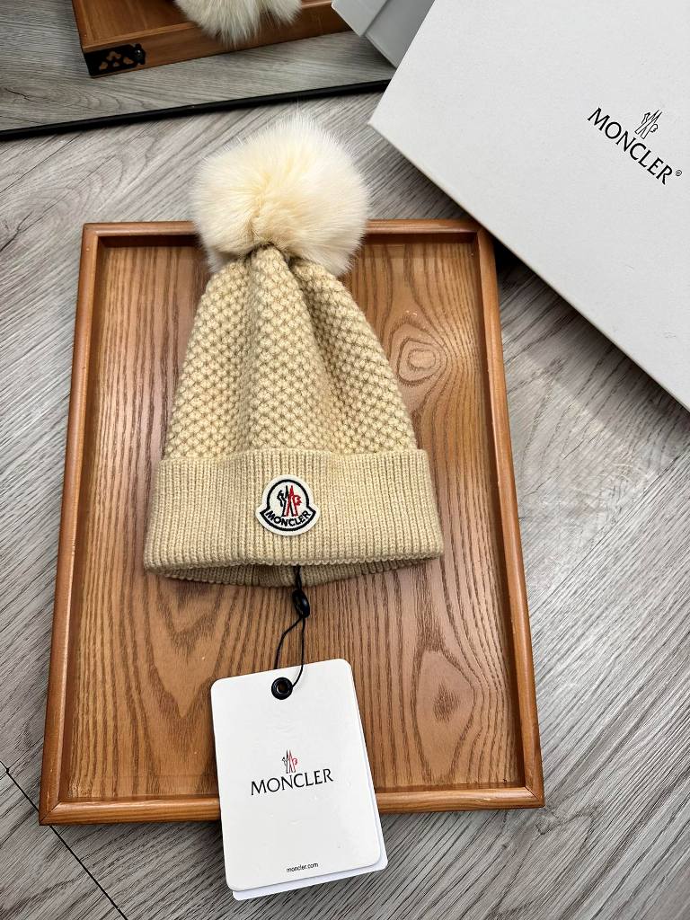 Moncler Beanies-105