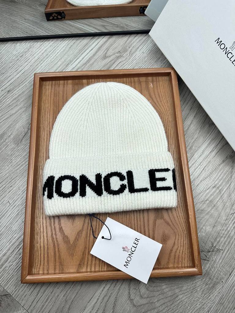 Moncler Beanies-057