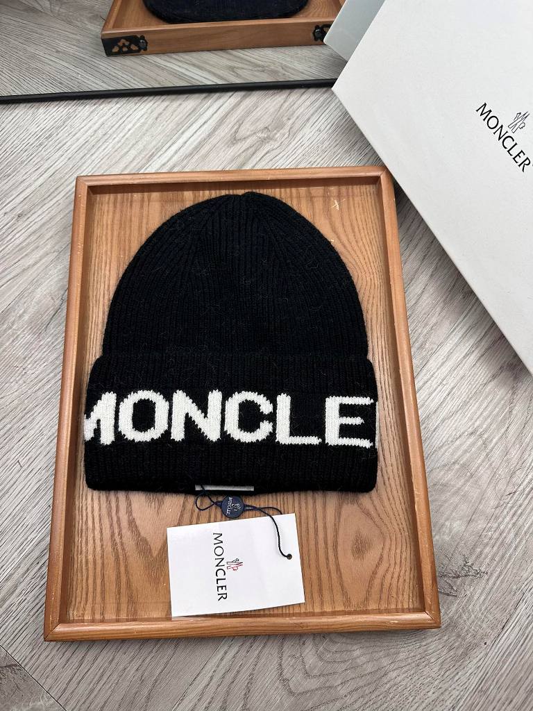Moncler Beanies-056