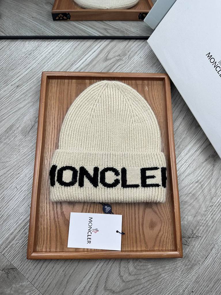 Moncler Beanies-054