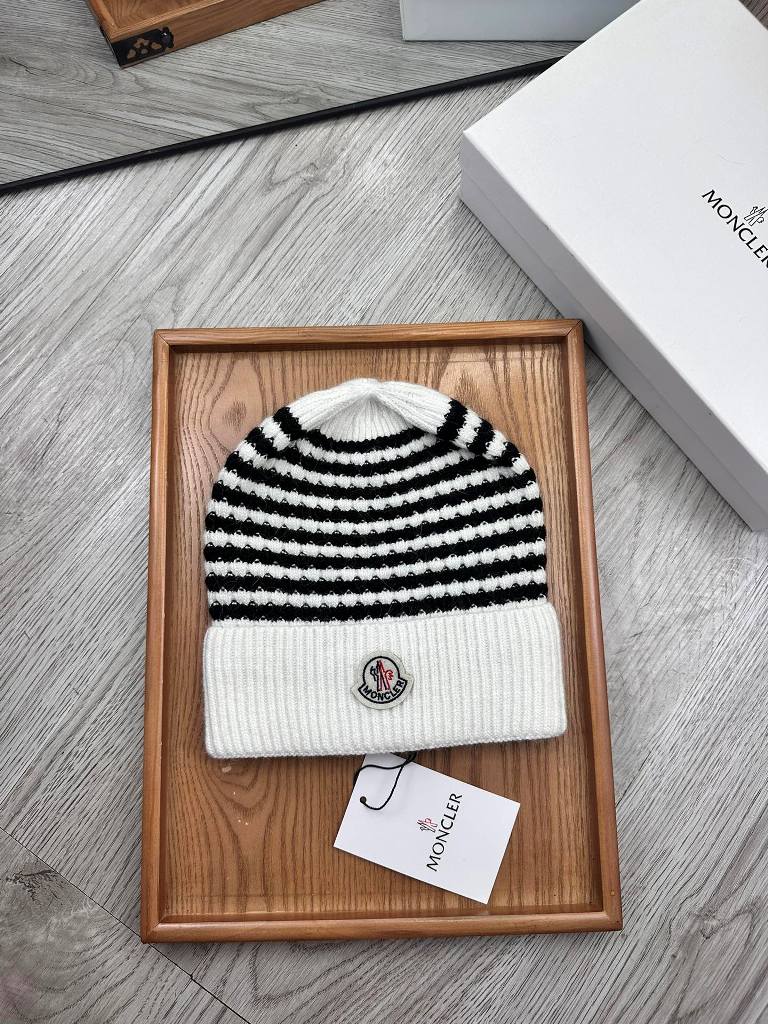Moncler Beanies-042