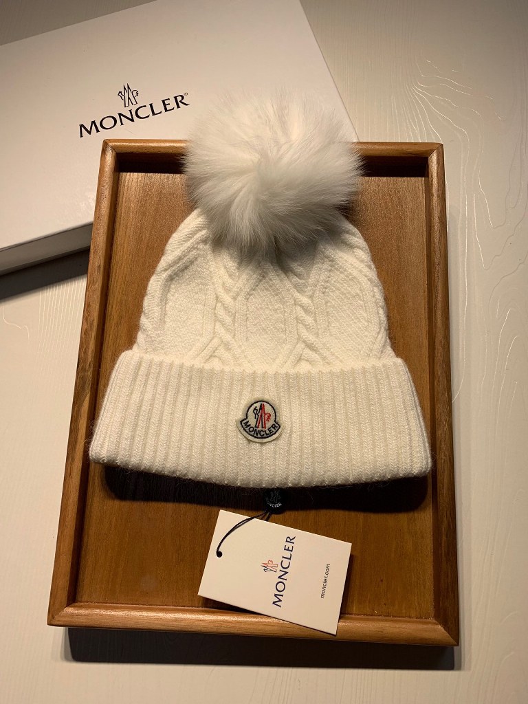 Moncler Beanies-013