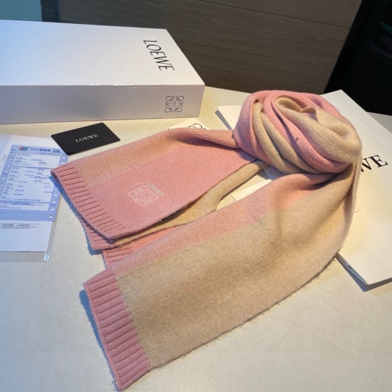 LOEWE Cashmere Scar-04