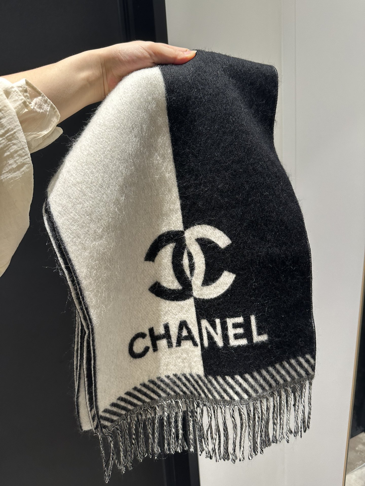 Chanel Wool Scarf-039