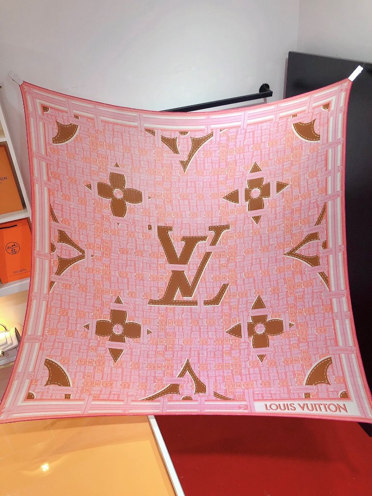 LV Cashmere&Silk Scarf-011