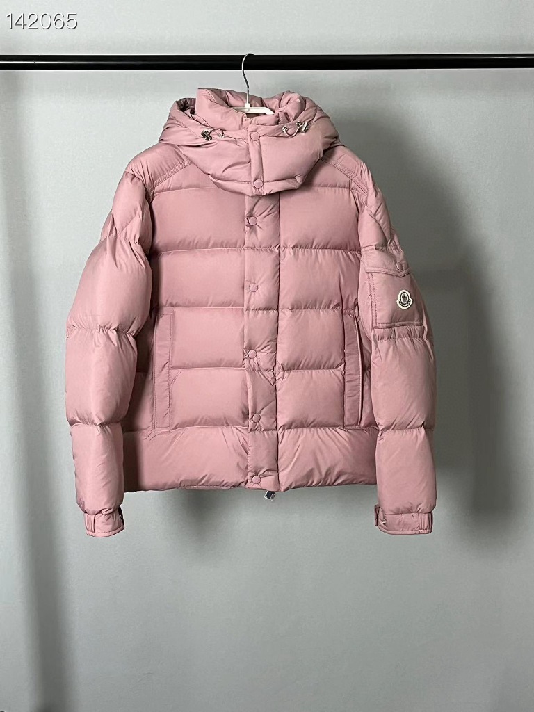Moncler Down Jacket-050