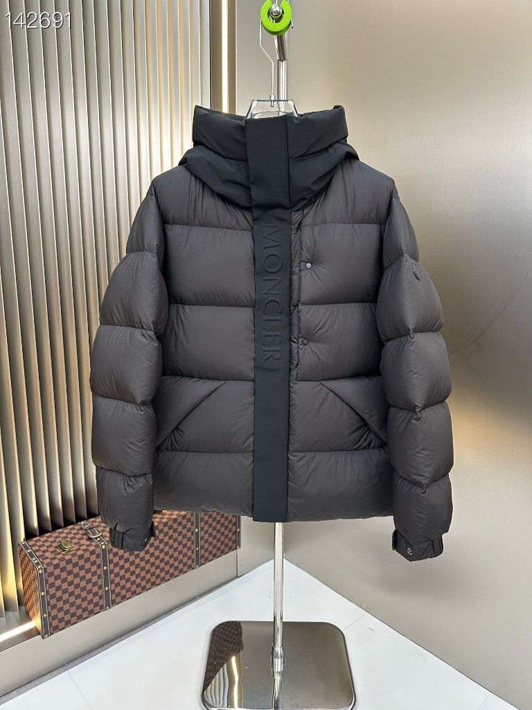 Moncler Down Jacket-058