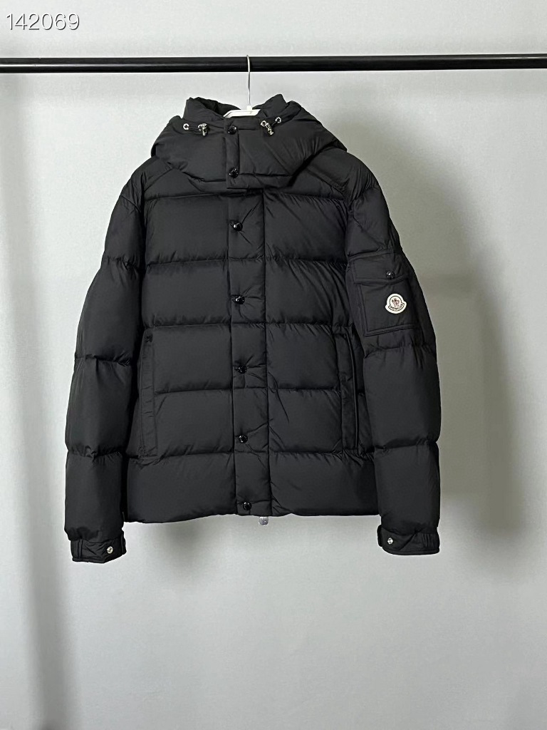 Moncler Down Jacket-051