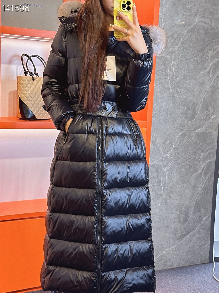 Moncler Long Down Jacket(w)-011