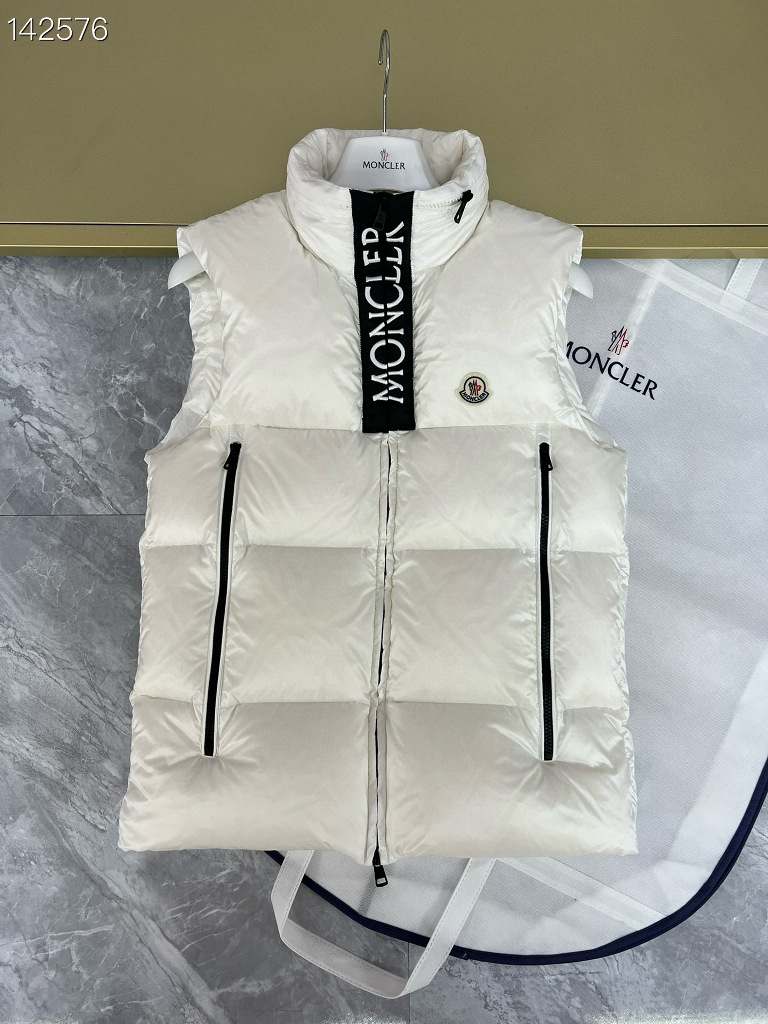 Moncler Down Vest-012