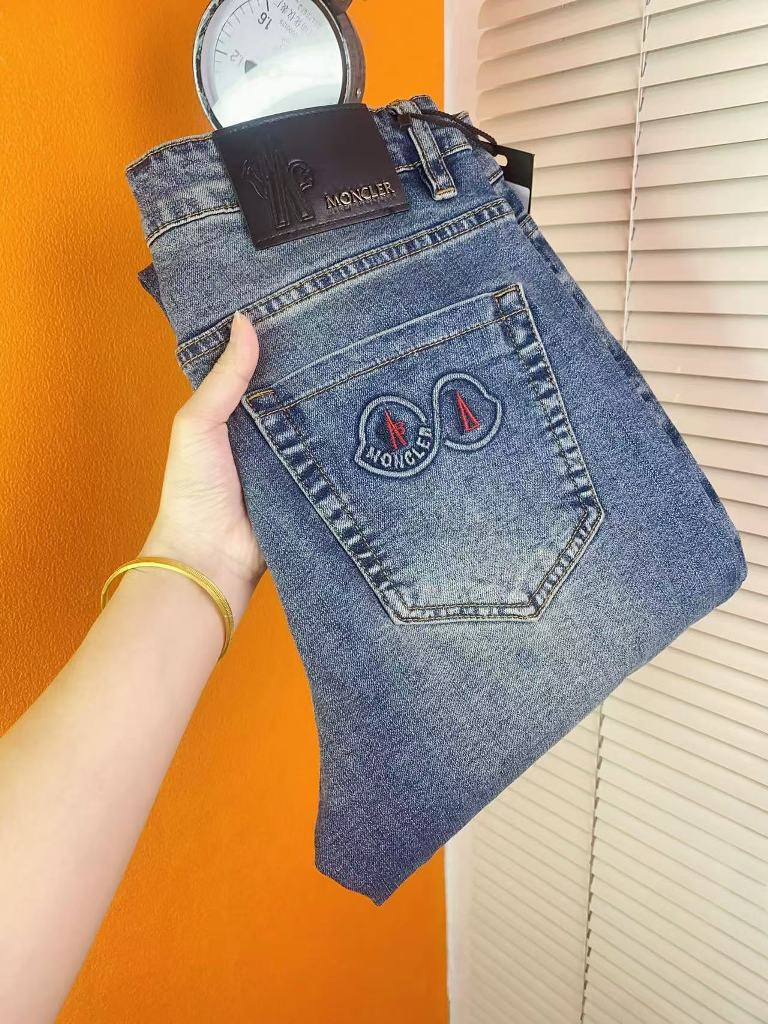 Moncler Jeans-002