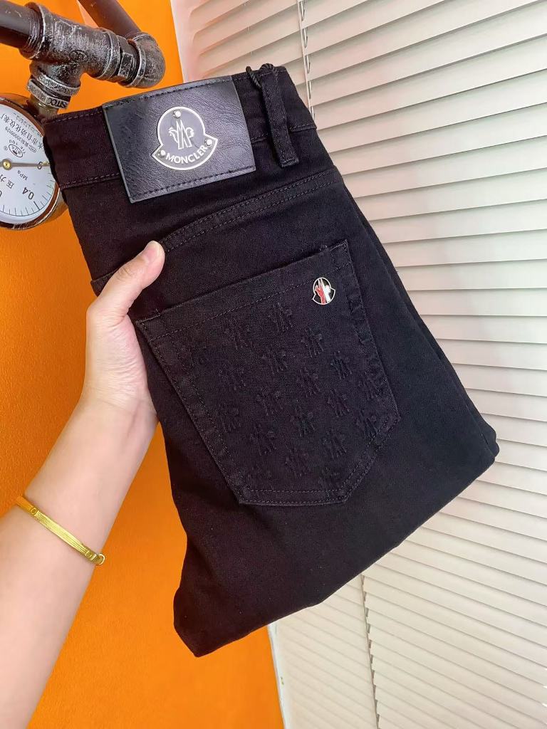 Moncler Jeans-001
