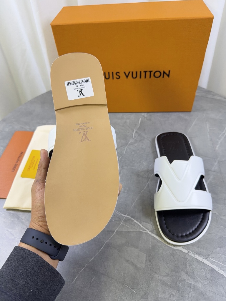 LV Slippers-009