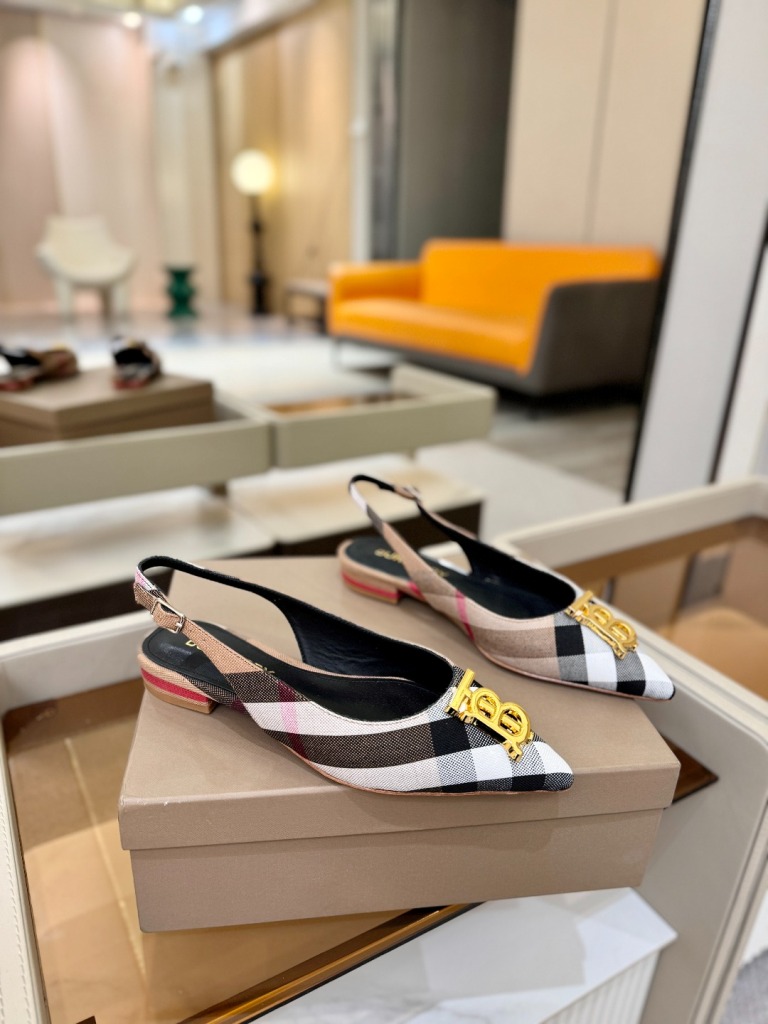 Burberry Sandals(w)-004