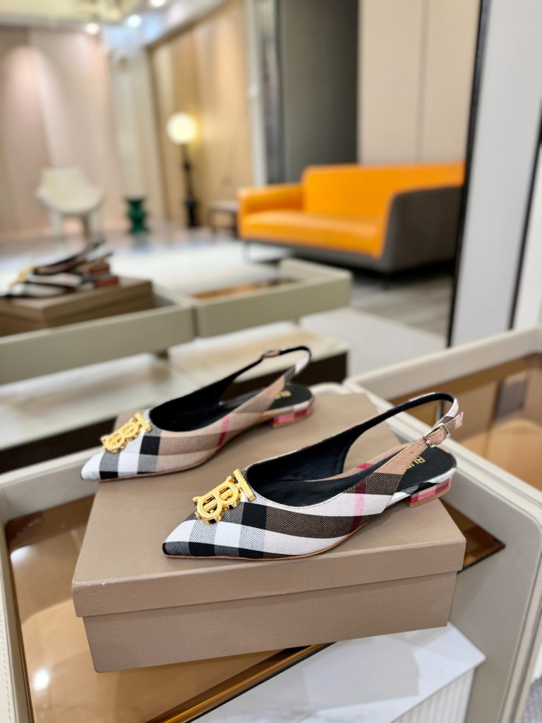 Burberry Sandals(w)-004