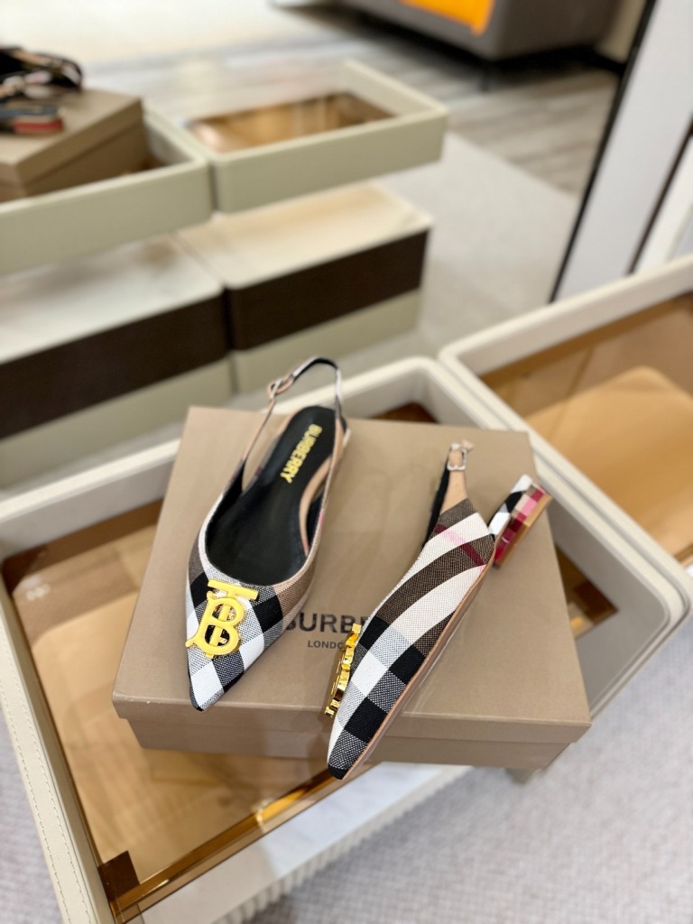 Burberry Sandals(w)-004