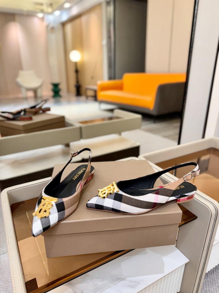 Burberry Sandals(w)-004