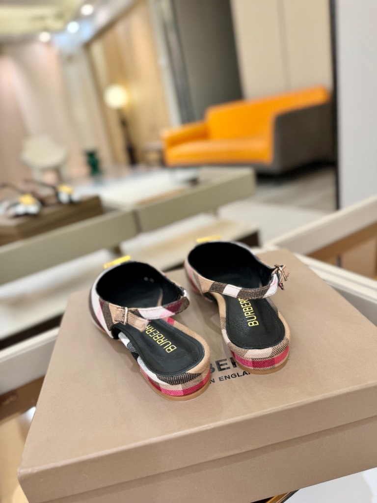 Burberry Sandals(w)-004