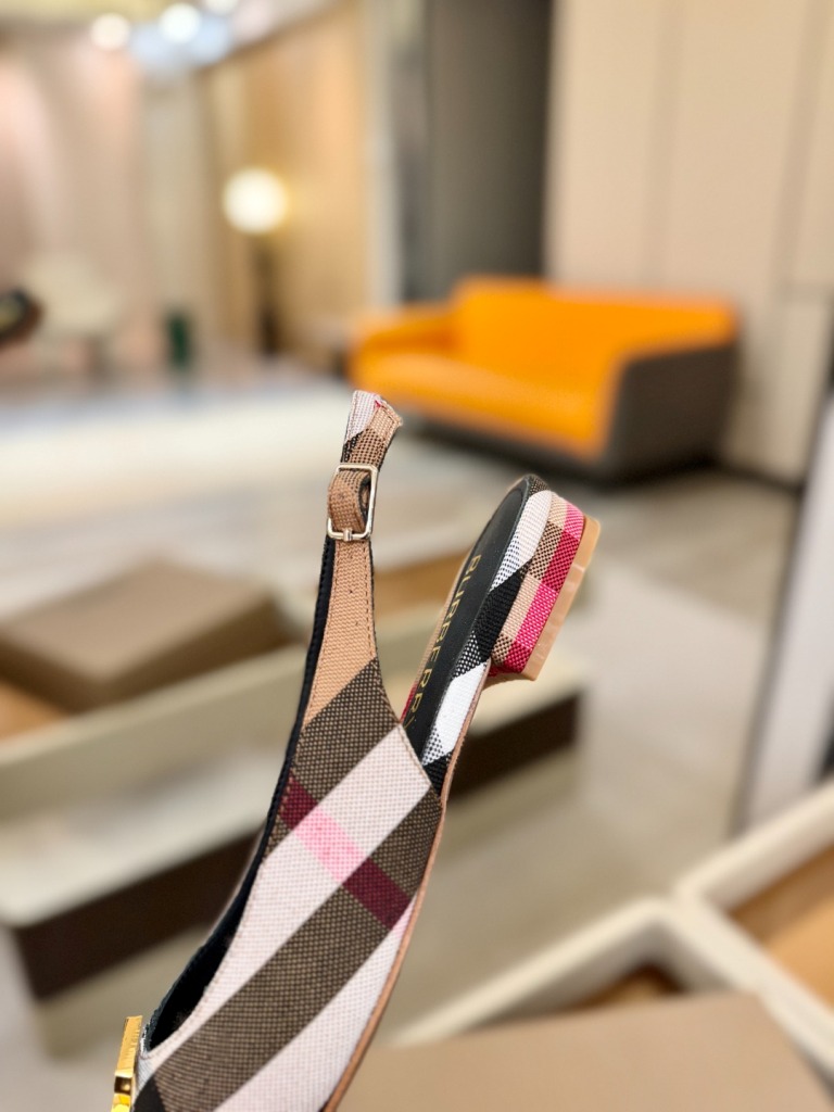 Burberry Sandals(w)-004
