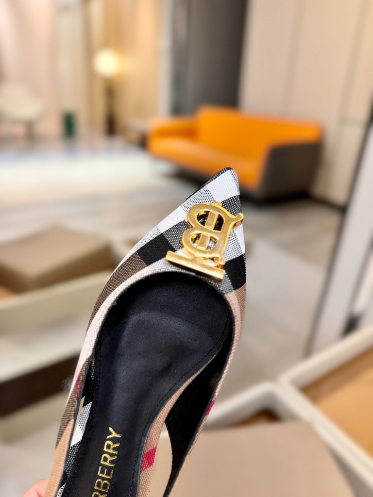 Burberry Sandals(w)-004