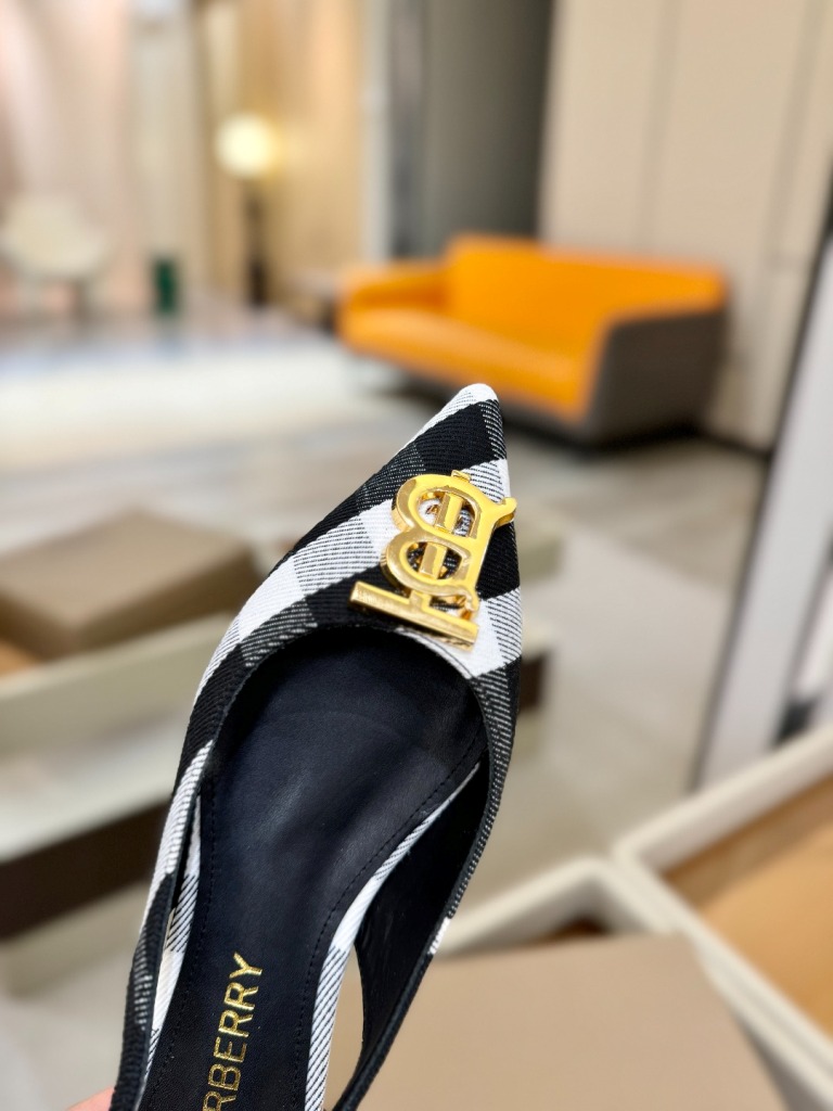 Burberry Sandals(w)-003