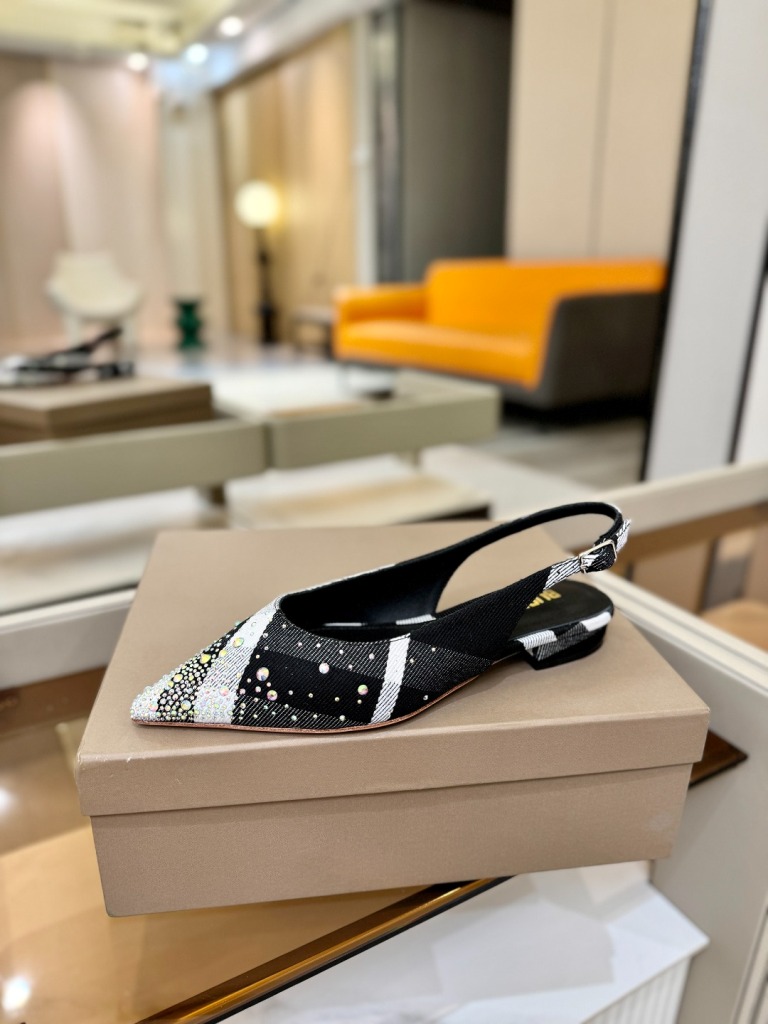 Burberry Sandals(w)-002