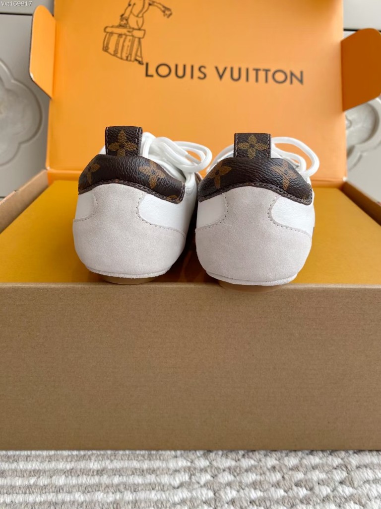LV Couple Shoes-023