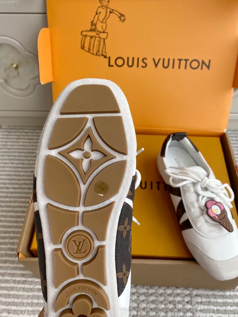 LV Couple Shoes-023