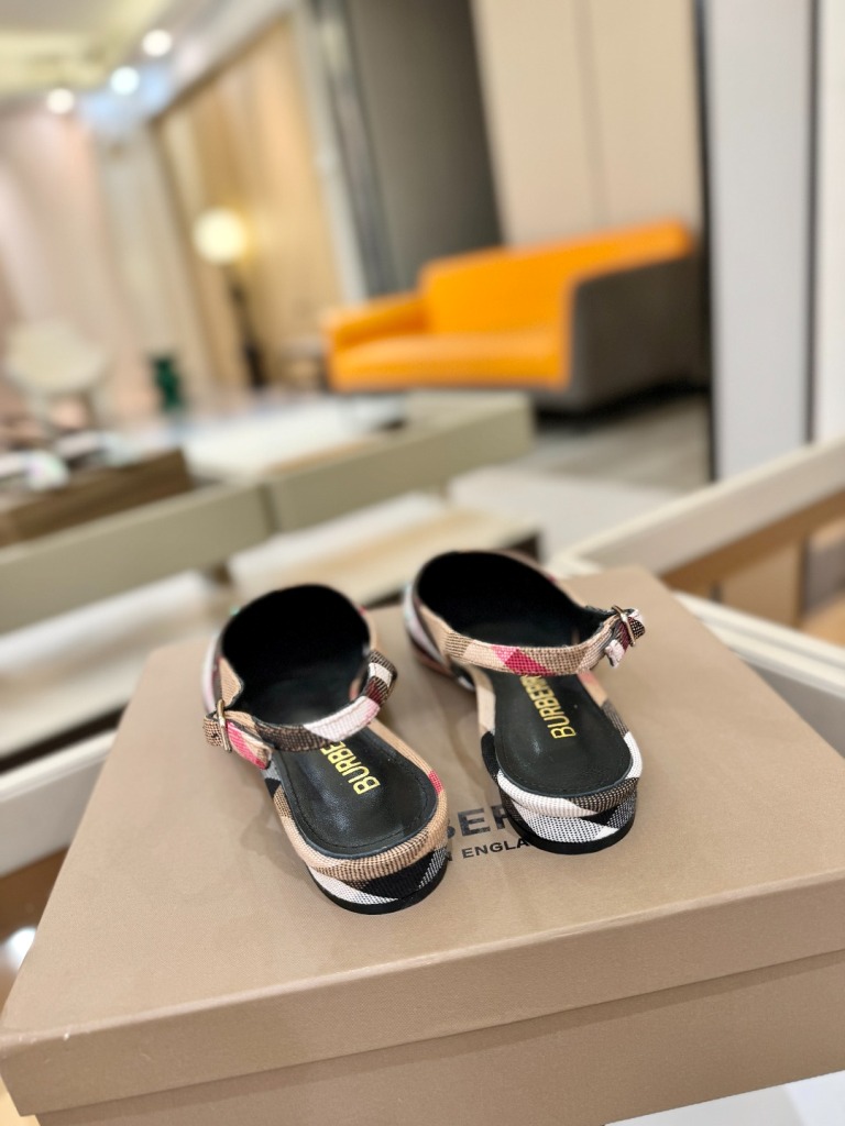 Burberry Sandals(w)-001