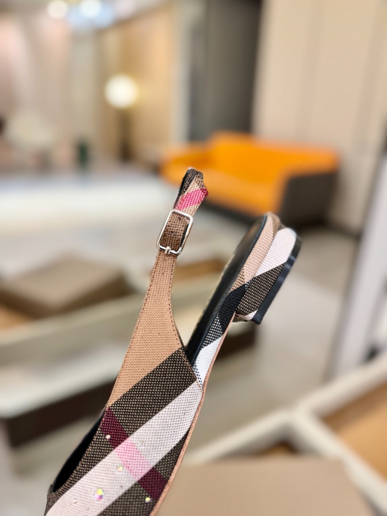 Burberry Sandals(w)-001