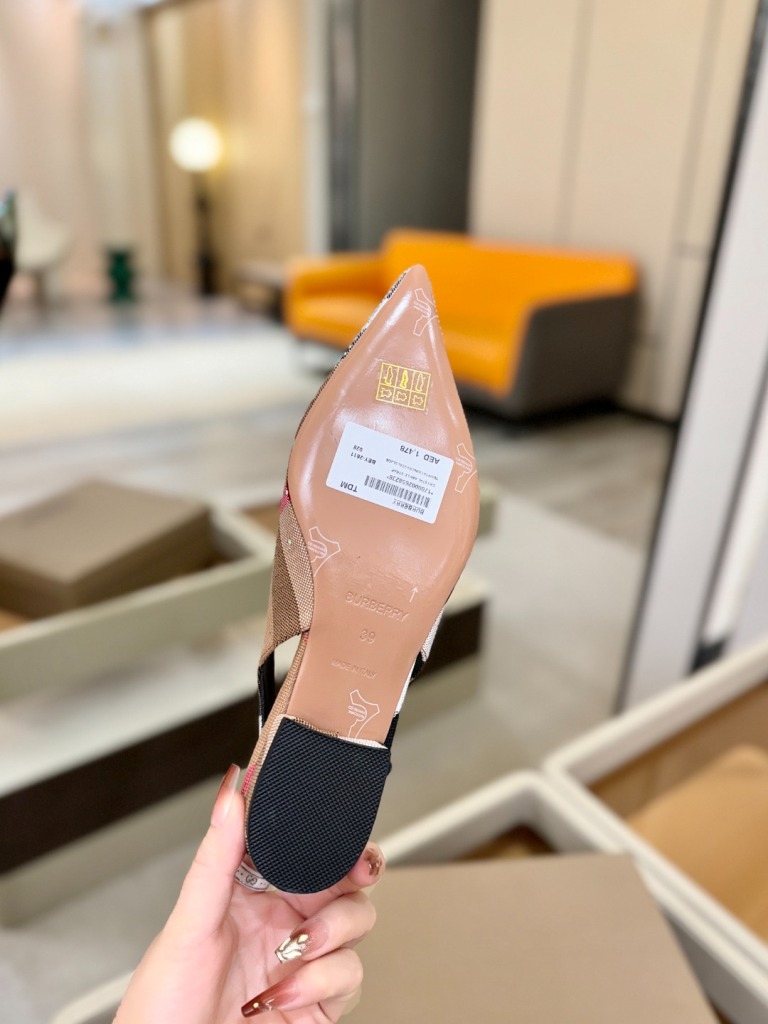 Burberry Sandals(w)-001