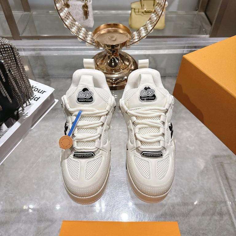 LV Couple Shoes-011