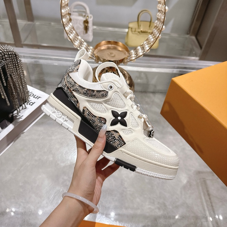 LV Couple Shoes-011